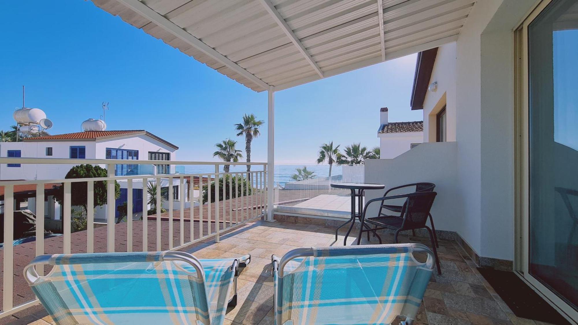 Crystal Waves Maisonette *